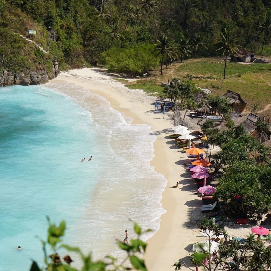 Turquoise beach with umbrellas seen from above